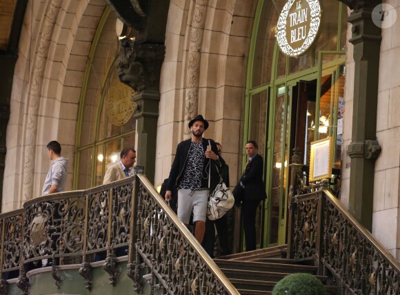 Nabilla Benattia et Thomas Vergara à la Gare de Lyon à Paris, le 24 avril 2015.
