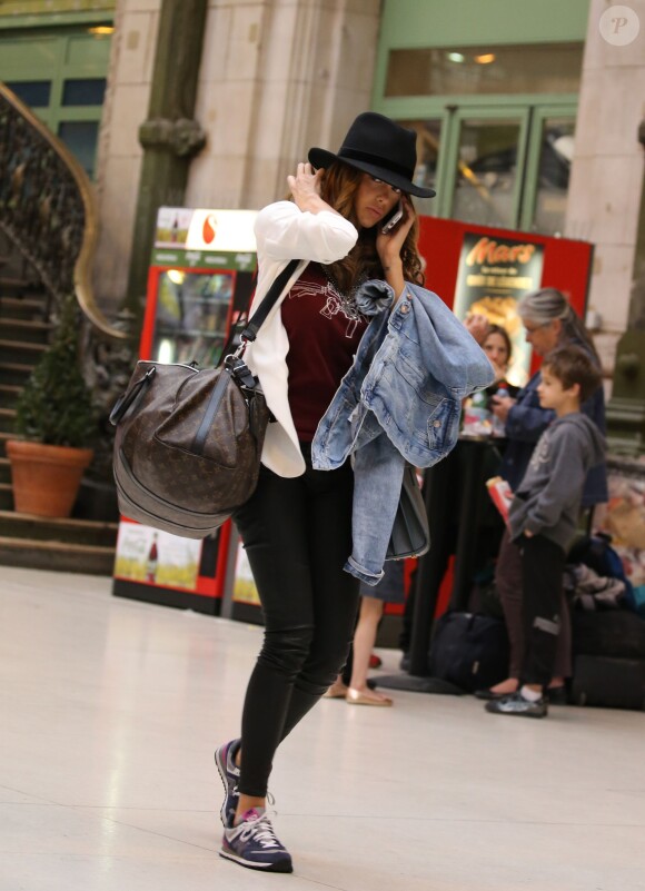 Nabilla Benattia et Thomas Vergara à la Gare de Lyon à Paris, le 24 avril 2015.