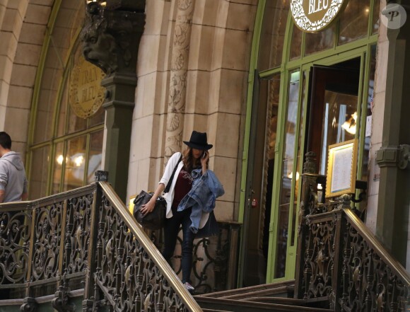 Nabilla Benattia et Thomas Vergara à la Gare de Lyon à Paris, le 24 avril 2015.