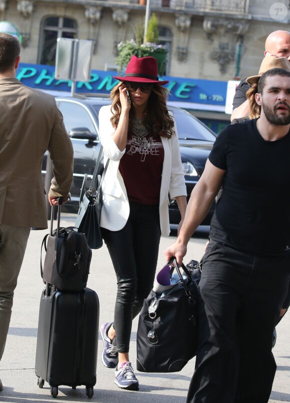 Nabilla Benattia et Thomas Vergara à la Gare de Lyon à Paris, le 24 avril 2015.