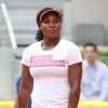 Serena Williams joue au tennis lors d'une journée caritative au Masters de Madrid, le 1er mai 2015 