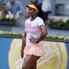 Serena Williams joue au tennis lors d'une journée caritative au Masters de Madrid, le 1er mai 2015 