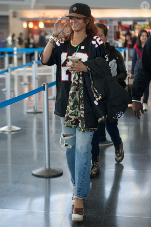 Rihanna à son arrivée à l'aéroport JFK de New York le 1er Mai 2015 