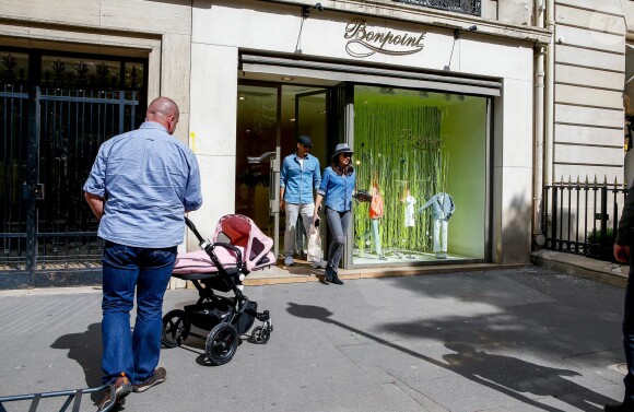 Tamara Ecclestone quitte la boutique Bonpoint sur l'avenue Montaigne. Paris, le 4 mai 2015.