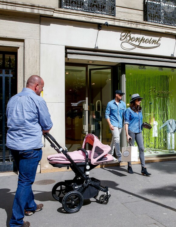 Tamara Ecclestone quitte la boutique Bonpoint sur l'avenue Montaigne. Paris, le 4 mai 2015.