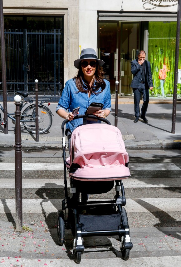 Tamara Ecclestone quitte la boutique Bonpoint sur l'avenue Montaigne. Paris, le 4 mai 2015.