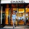 Tamara Ecclestone quitte la boutique Chanel sur l'avenue Montaigne. Paris, le 4 mai 2015.