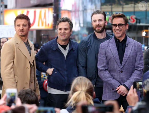 Robert Downey Jr., Chris Evans, Mark Ruffalo, Jeremy Renner - Les acteurs du film "Avengers : L'ère d'Ultron" à leur arrivée dans les studios de Good Morning America à New York le 24 avril 2015