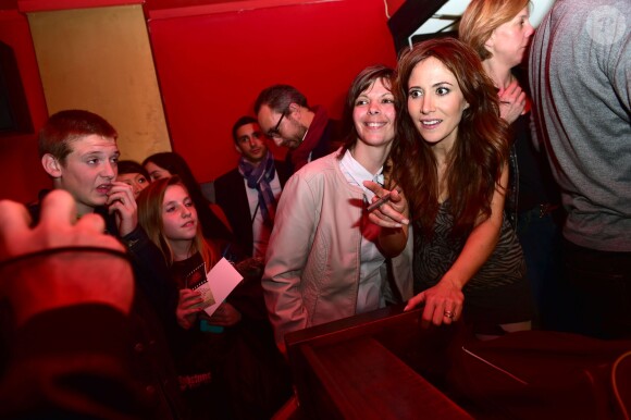 Exclusif - Première de Fabienne Carat dans la pièce "L'Amour est dans le Prêt ?" au Ciné-Théâtre Chaplin à Paris, le 4 mai 2015.