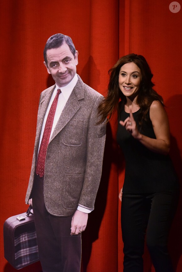 Exclusif - Première de Fabienne Carat dans la pièce "L'Amour est dans le Prêt ?" au Ciné-Théâtre Chaplin à Paris, le 4 mai 2015. Ici avec une silhouette de Mister Bean.