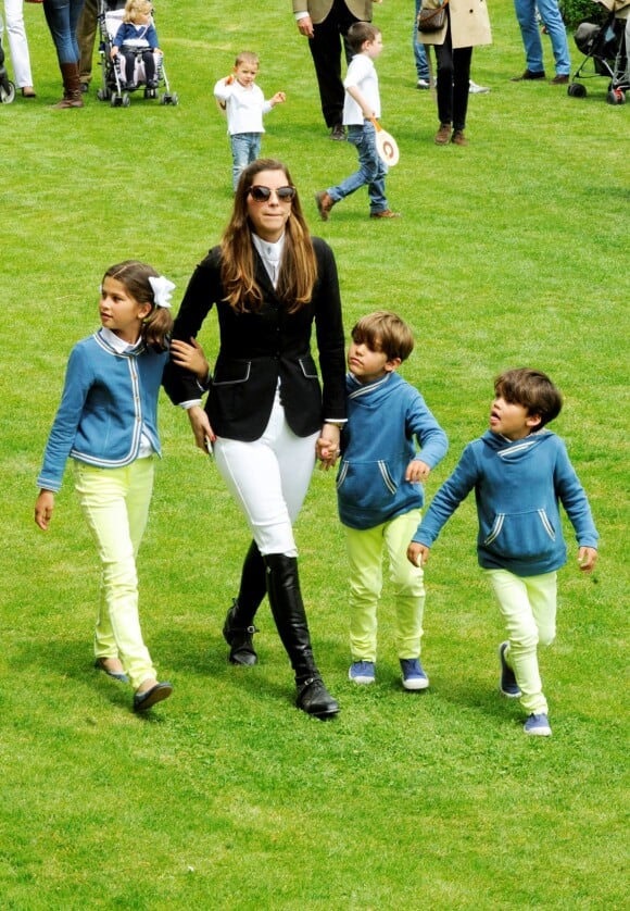 La princesse Maria Margarita de Bourbon pouvait compter sur le soutien de son mari le prince Louis et leurs enfants la princesse Eugenia et les jumeaux le prince Luis et le prince Alfonso au Longines Global Champions Tour à Madrid le 1er mai 2015