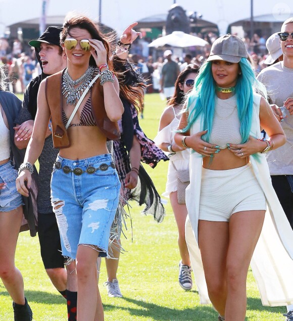 Kendall Jenner et Kylie Jenner au 1er jour du Festival "Coachella Valley Music and Arts" à Coachella, le 10 avril 2015