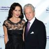 Michael Douglas et Catherine Zeta Jones lors du "Actors Fund Annual Gala" à New York le 11 mai 2015