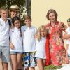 La reine Sofia d'Espagne avec sa fille Elena et ses petits-enfants Juan, Victoria, Pablo, Irene, Miguel et Felipe au club nautique de Palma de Majorque le 1er août 201