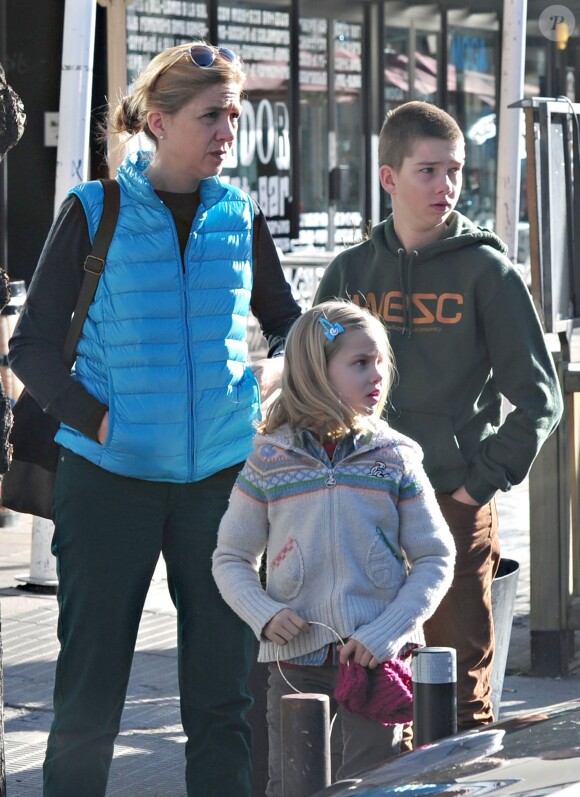 Cristina d'Espagne, sa fille Irene et son fils Juan en janvier 2013 à Vielha.