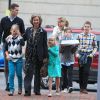 La reine Sofia d'Espagne entourée de ses petits-enfants Miguel, Irene, Pablo et Juan Valentin lors d'une visite à sa fille Cristina d'Espagne et son gendre Iñaki Urdangarin à Washington en avril 2012.
