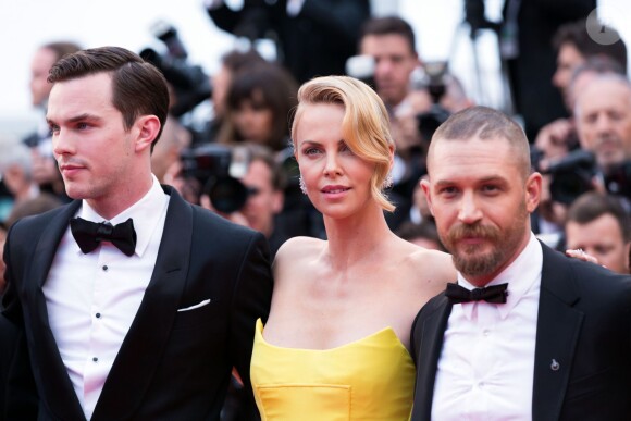Nicholas Hoult, Charlize Theron, Tom Hardy - Montée des marches du film "Mad Max : Fury Road" lors du 68e Festival International du Film de Cannes le 14 mai 2015.
