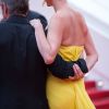 Charlize Theron et son fiancé Sean Penn - Montée des marches du film "Mad Max : Fury Road" lors du 68e Festival International du Film de Cannes le 14 mai 2015.