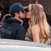 Exclusif - Prix spécial - Jennifer Lopez et Casper Smart s'embrassent sur le tournage de l'émission American Idol' à West Hollywood. Le couple est reparti ensemble en voiture. Le 25 mars2015 wood