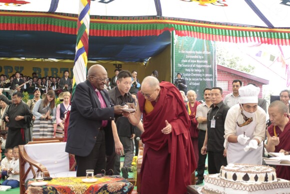 Desmond Tutu avec le Dalaï lama en avril 2015 à Dharamshala