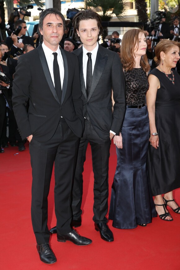 Samuel Benchetrit et son fils Jules, Isabelle Huppert - Montée des marches du film "Carol" lors du 68e Festival International du Film de Cannes, le 17 mai 2015.