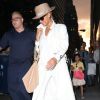 Beyoncé Knowles à New York, porte un chapeau Ugo Moziè (modèle St Honore), un trench-coat Barneys New York, un t-shirt et un jean blancs, un sac Givenchy (modèle Triangle) et des sandales Charlotte Olympia (modèle Soho). Le 12 mai 2015.