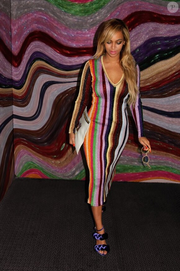 Beyoncé, habillée d'une robe et de sandales Marco de Vicenzo (collection automne-hiver 2015-2016). Photo publiée le 1er avril 2015.