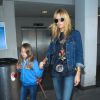 Heidi Klum et sa fille Leni à l'aéroport de Los Angeles, le 17 mai 2015.
