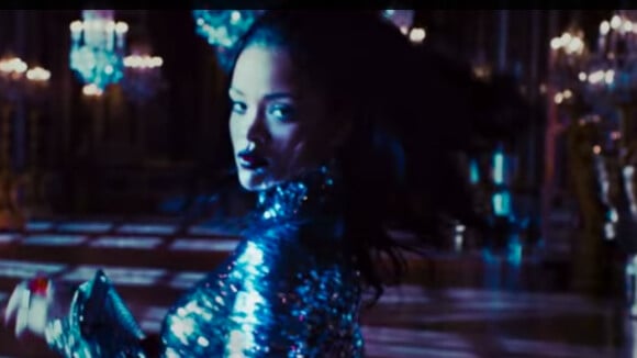 Rihanna : Mystérieuse et envoûtante la nuit pour le film Dior...