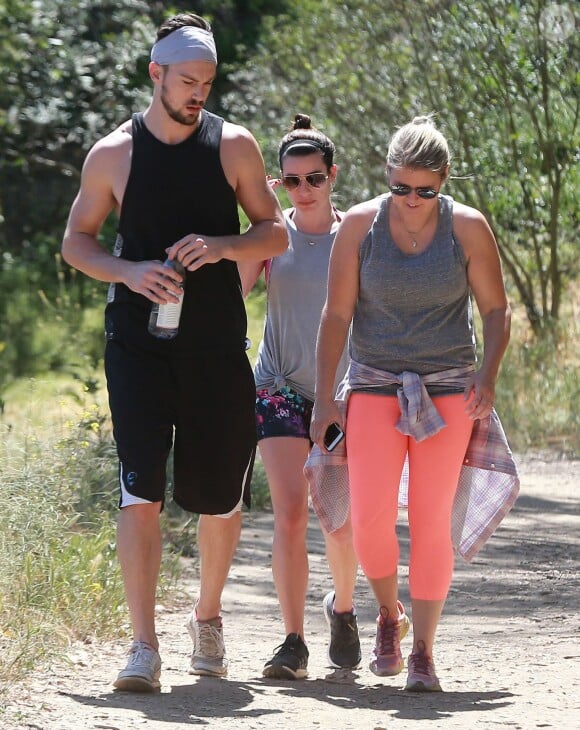 Exclusif - Lea Michele et son compagnon Matthew Paetz ont fait une randonnée avec une amie au parc TreePeople à Studio City, le 4 avril 2015.