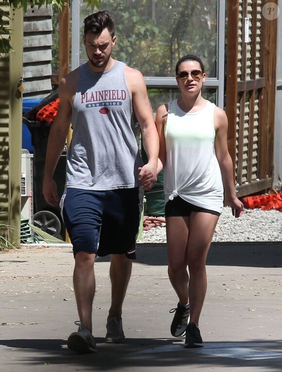 Lea Michele et son compagnon Matthew Paetz sont allés faire une randonnée dans le parc de Treepeople à Studio City, le 3 avril 2015.