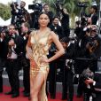 Irina Shayk monte les marches du Palais des Festivals avant la projection du film en compétition "Sicario à Cannes, le 19 mai 2015.