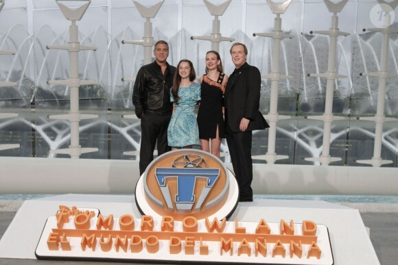 George Clooney, Raffey Cassidy, Brad Bird, Britt Robertson - Première du film "Tomorrowland" à Valence en Espagne le 19 mai 2015. 