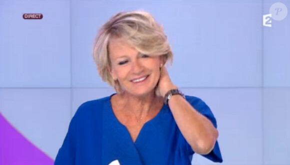 Sophie Davant mal à l'aise lorsque Jean-Pierre Coffe égratigne Jean-Luc Delarue dans C'est au programme, sur France 2, le 19 mai 2015