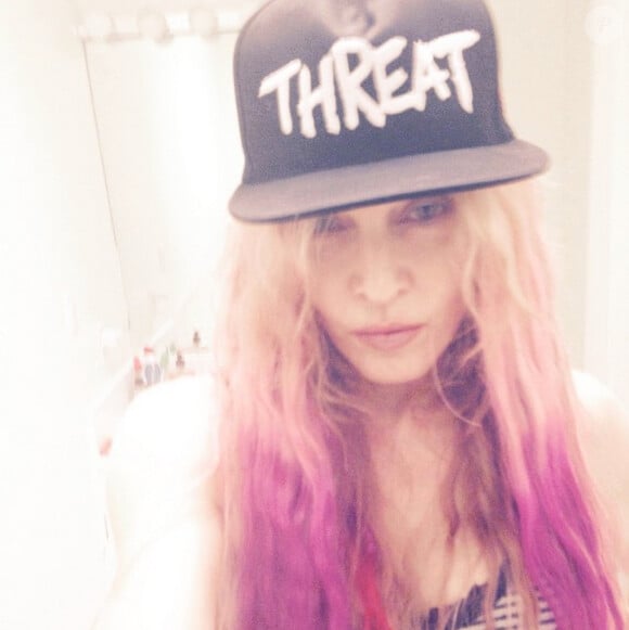 Madonna s'est teint les cheveux en rose pour le tournage de son clip "Bitch, I'm Madonna" à New York, mai 2015.