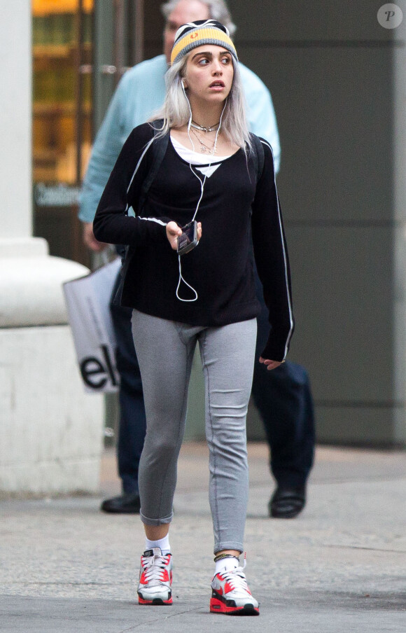 Exclusif - Lourdes Leon (fille de Madonna) arbore un nouveau look dans les rues de New York! Le 18 mai 2015