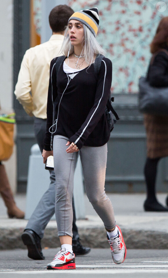 Exclusif - Lourdes Leon (fille de Madonna) arbore un nouveau look dans les rues de New York! Le 18 mai 2015