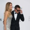 Antonio Banderas et sa compagne Nicole Kimpel - Photocall de la soirée de gala "22nd edition of AmfAR's Cinema Against AIDS" à l'hôtel de l'Eden Roc au Cap d'Antibes le 21 mai 2015, en parallèle du 68e Festival du film de Cannes