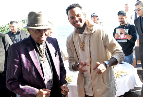 Chris Brown et Joe Jackson à l'Eden Plage. Cannes, le 21 mai 2015.