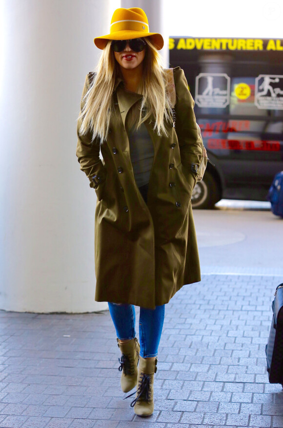 Exclusif - Khloé Kardashian arrive à l'aéroport de LAX à Los Angeles pour prendre l'avion, le 23 mai 2015.
