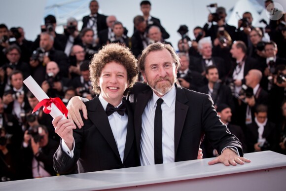 Michel Franco (prix du scénario pour son film "Chronic"), Tim Roth - Photocall de la remise des palmes du 68e Festival du film de Cannes le 24 mai 2014