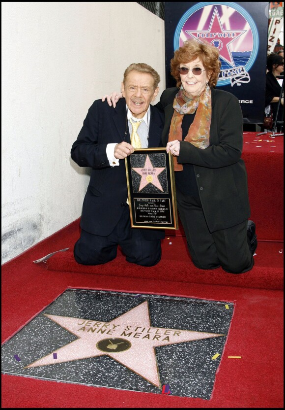 Jerry Stiller et sa femme Anne Meara recevant leur étoile sur le Walk of Fame à Hollywood en 2007