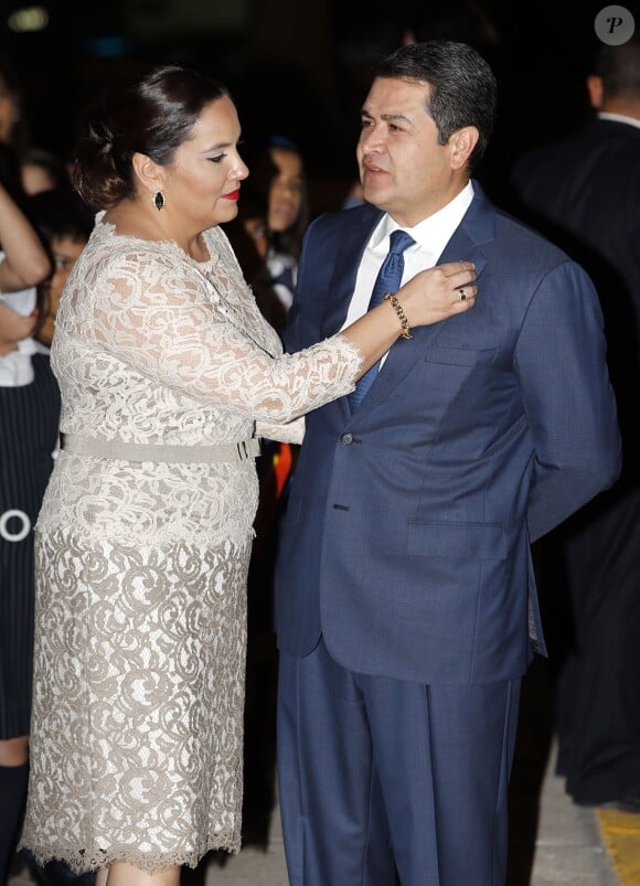 La reine Letizia d'Espagne était l'invitée du président Juan Orlando Hernandez et de sa femme Ana Rosalinda Ortiz, le 25 mai 2015, pour un dîner officiel au palais présidentiel, à Tegucigalpa, dans le cadre de sa visite officielle avec Cooperacion Española.