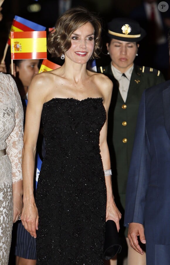 La reine Letizia d'Espagne était l'invitée du président Juan Orlando Hernandez et de sa femme Ana Rosalinda Ortiz, le 25 mai 2015, pour un dîner officiel au palais présidentiel, à Tegucigalpa, dans le cadre de sa visite officielle avec Cooperacion Española.