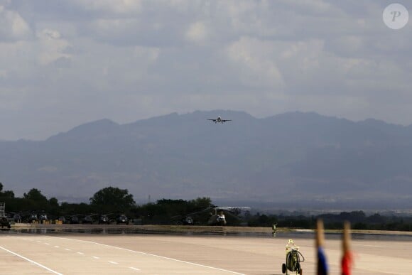 La reine Letizia d'Espagne est arrivée le 25 mai 2015 à la base aérienne José Enrique Soto Cano (Comayagua-Palmerola) au Honduras, accueillie par la première dame Ana Rosalinda Garcia, pour une visite officielle avec Cooperacion Española.