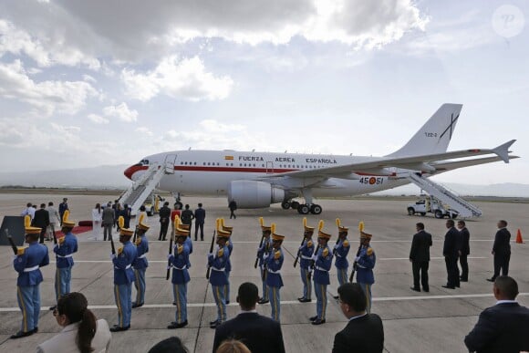 La reine Letizia d'Espagne est arrivée le 25 mai 2015 à la base aérienne José Enrique Soto Cano (Comayagua-Palmerola) au Honduras, accueillie par la première dame Ana Rosalinda Garcia, pour une visite officielle avec Cooperacion Española.