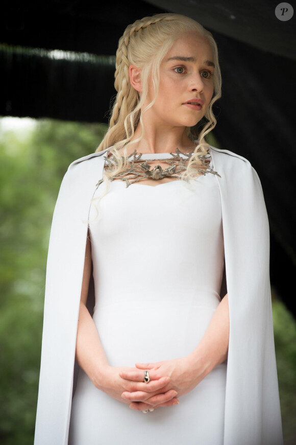 Emilia Clarke dans la saison 5 de "Game of Thrones", diffusion sur HBO et OCS City au printemps 2015.