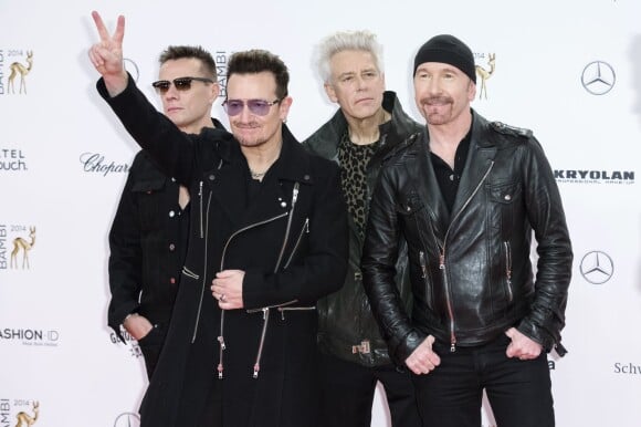 Le groupe U2 : Bono, Larry Mullen, The Edge et Adam Clayton - Cérémonie des Bambi Awards à Berlin le 13 novembre 2014.