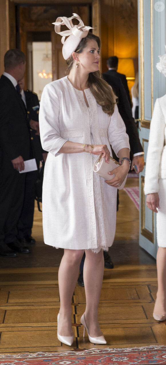 La princesse Madeleine de Suède, enceinte, lors de la réception après la cérémonie de publication des bans du mariage du prince Carl Philip et de Sofia Hellqvist en la chapelle royale à Stockholm le 17 mai 2015.