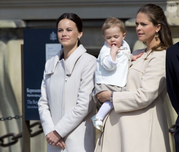 La princesse Madeleine de Suède, enceinte, et sa fille la princesse Leonore avec Sofia Hellqvist lors de la célébration des 69 ans du roi Carl XVI Gustaf de Suède, le 30 avril 2015 à Stockholm.